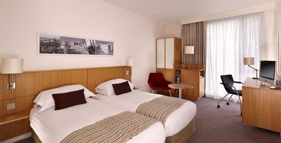 DoubleTree by Hilton Hotel Leeds City Centre - Twin Beds Guestroom