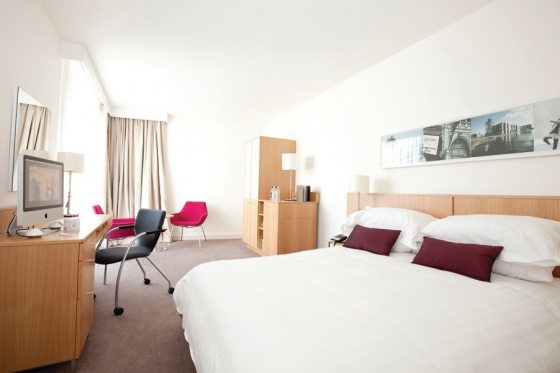 DoubleTree by Hilton Hotel Leeds City Centre - Guestroom